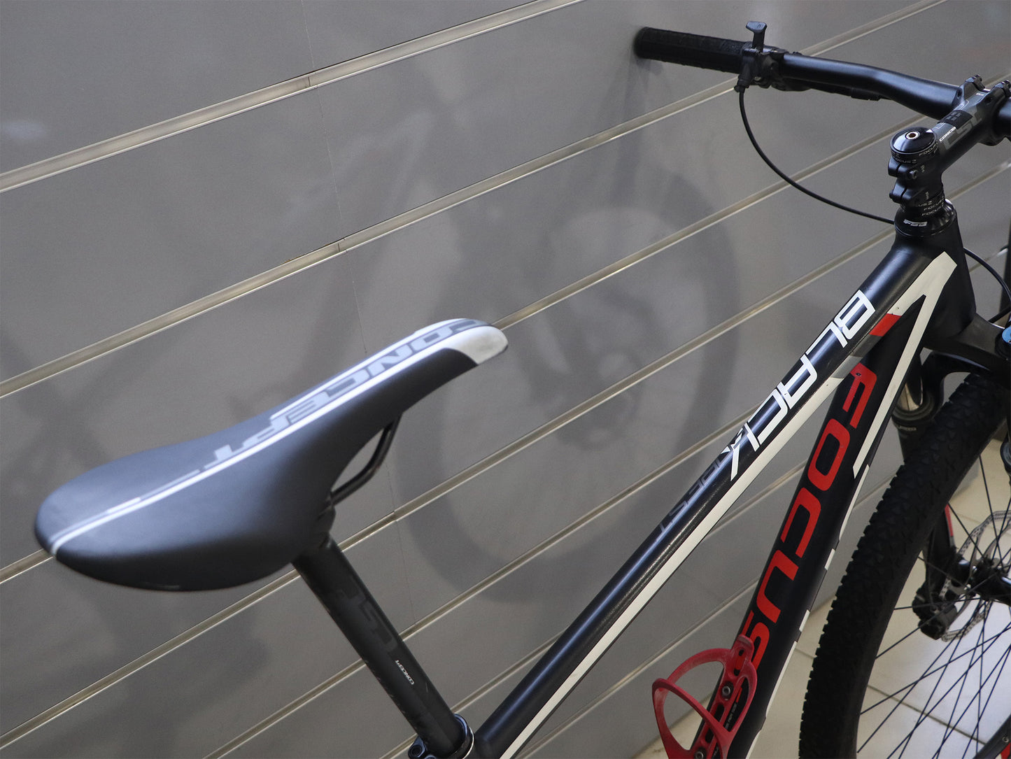 BICICLETA FOCUS BLACK FOREST 29R 4.0 (M)
