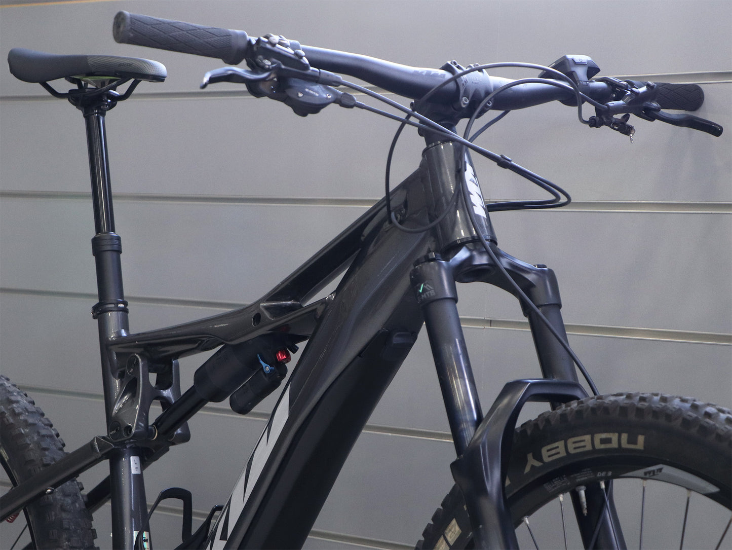 BICICLETA KTM MACINA KAPOHO 6971 LTD (L)