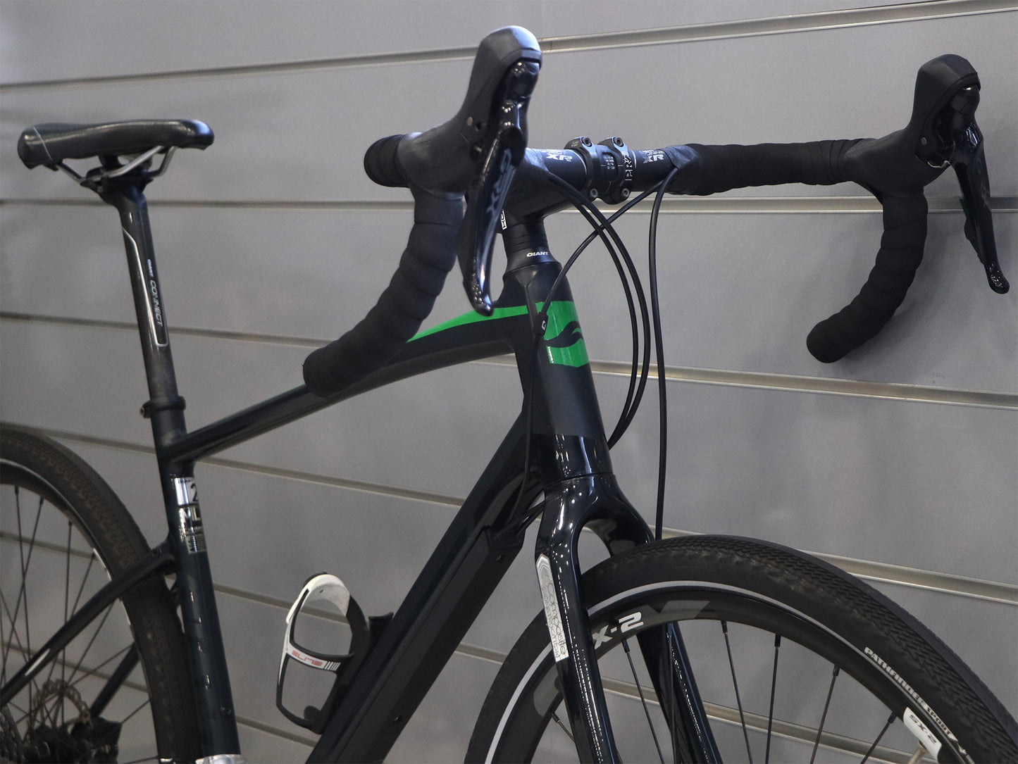 BICICLETA GIANT REVOLT 2 (M/L)